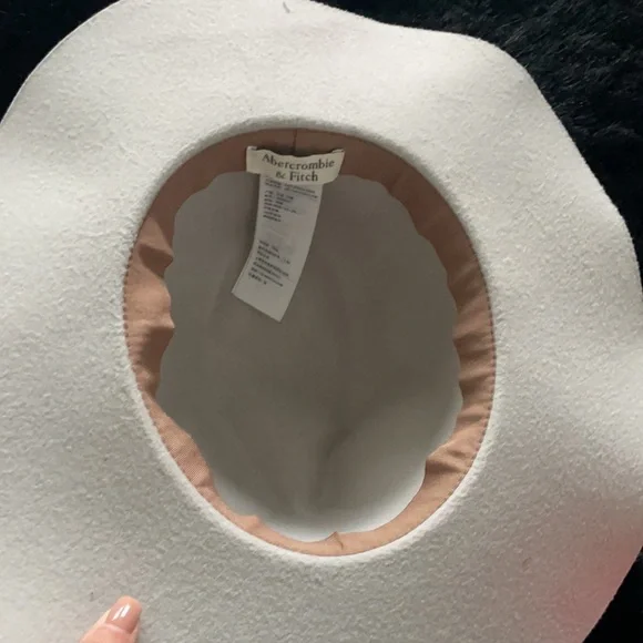 Abercrombie & Fitch Grey hat w/ bow - Picture 4 of 4